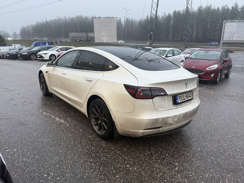 Tesla Model 3 vaihtoauto