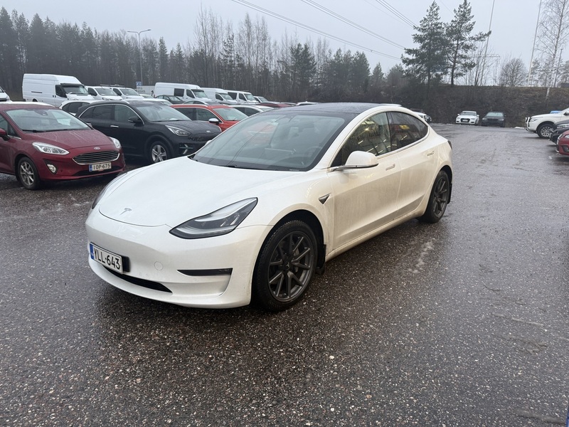 Tesla Model 3 vaihtoauto