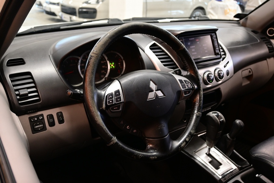 Mitsubishi L200 vaihtoauto