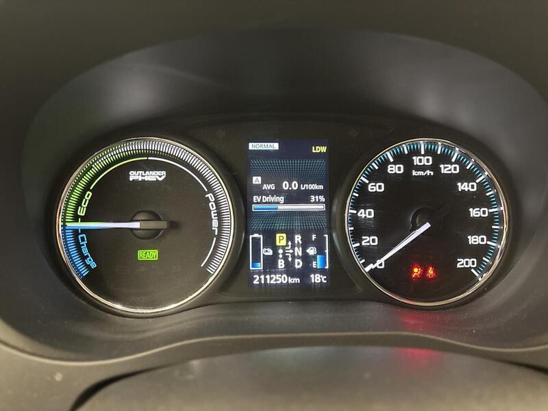 Mitsubishi Outlander PHEV vaihtoauto