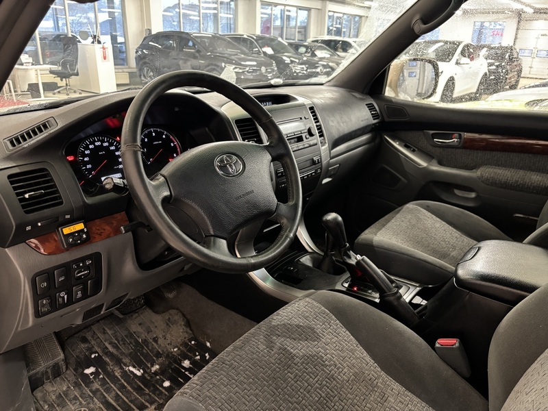 Toyota Land Cruiser vaihtoauto