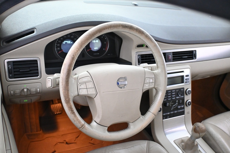 Volvo V70 vaihtoauto