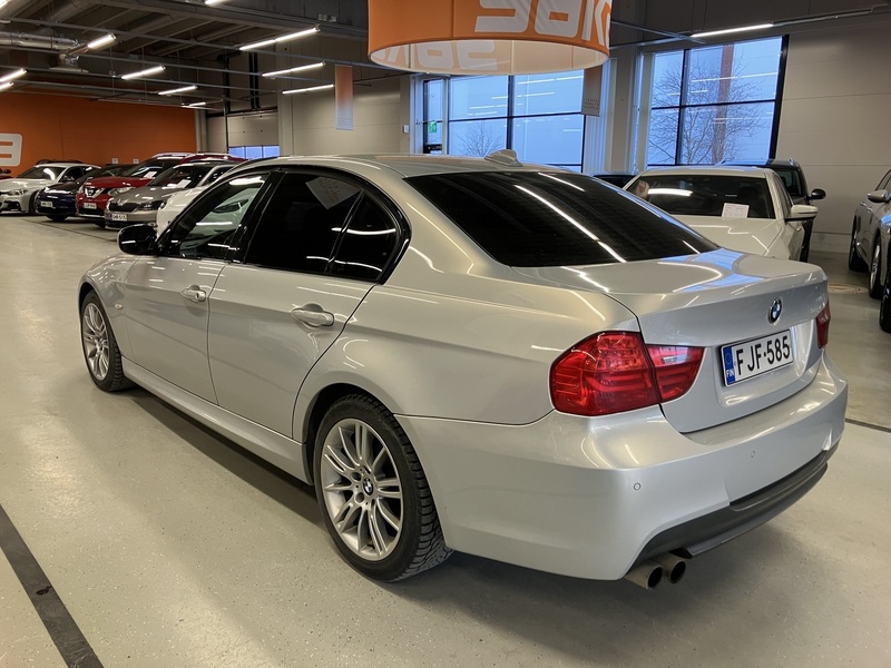 BMW 330 vaihtoauto