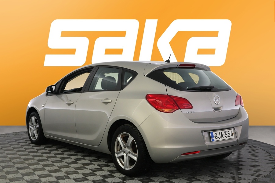 Opel Astra vaihtoauto