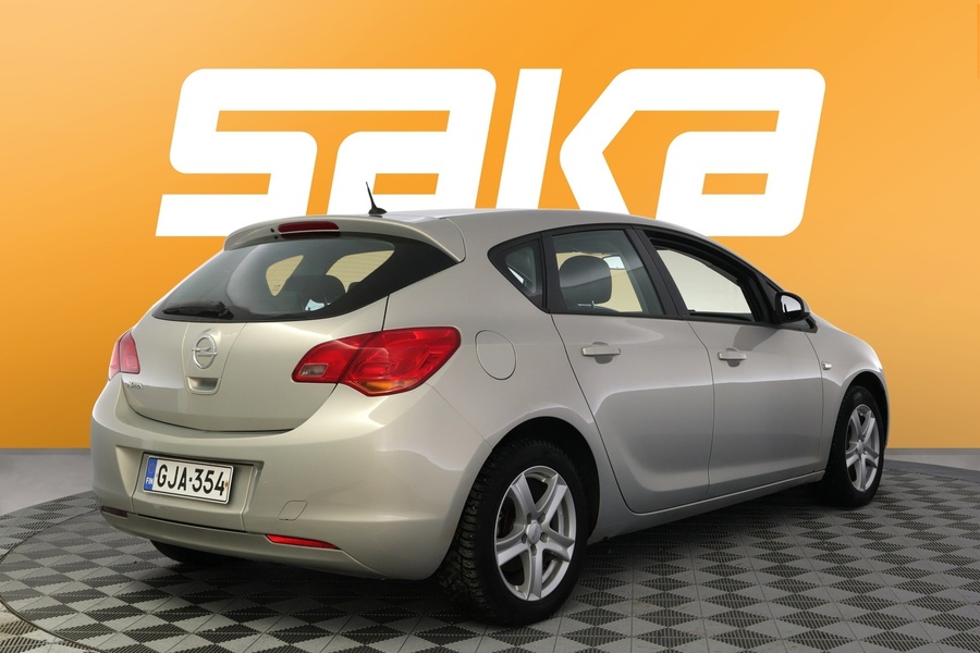 Opel Astra vaihtoauto