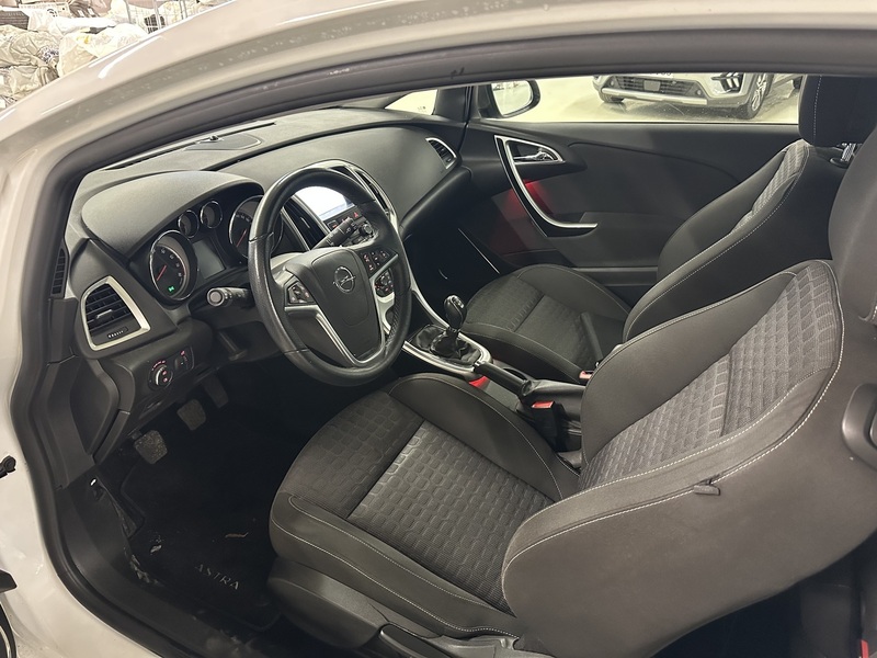 Opel Astra vaihtoauto