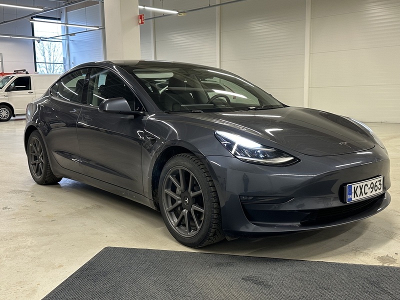 Tesla Model 3 vaihtoauto