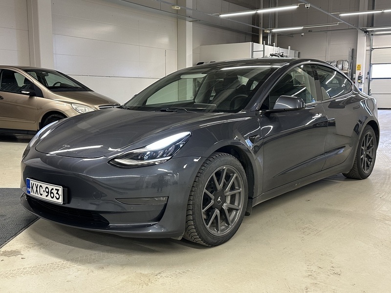 Tesla Model 3 vaihtoauto