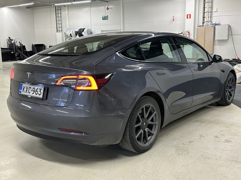 Tesla Model 3 vaihtoauto