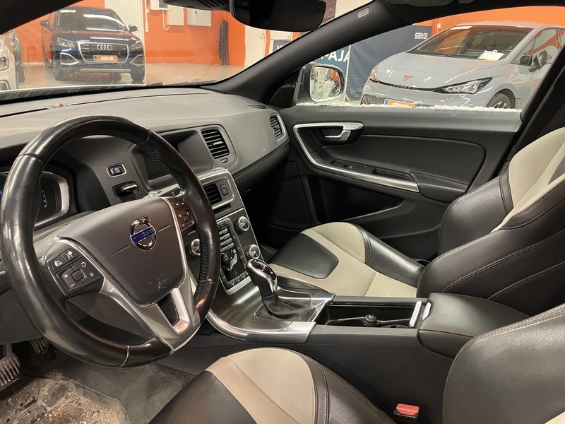 Volvo V60 Cross Country vaihtoauto