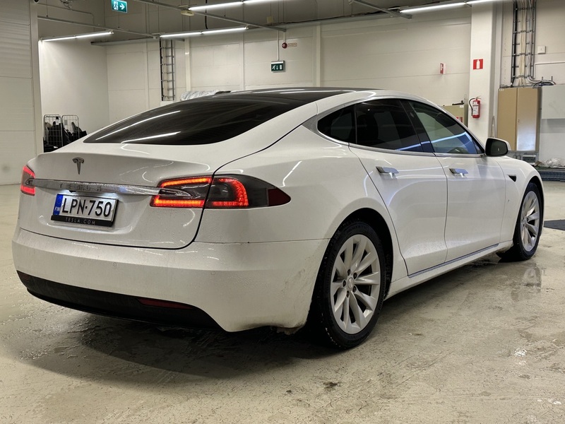 Tesla Model S vaihtoauto