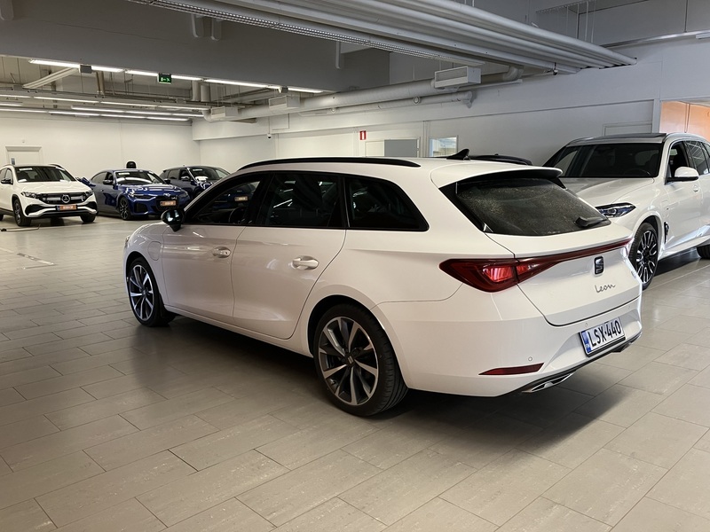 SEAT Leon Sportstourer vaihtoauto