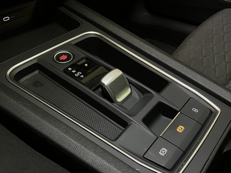 SEAT Leon Sportstourer vaihtoauto