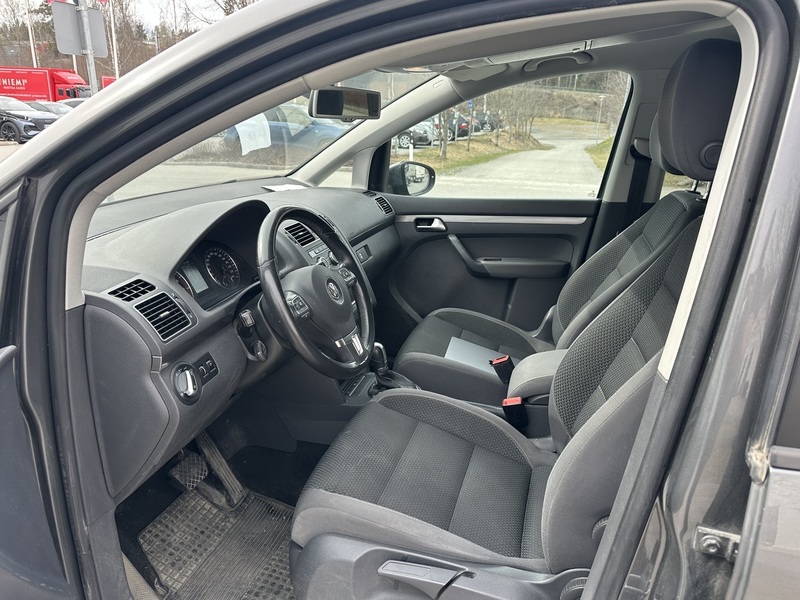 Volkswagen Touran vaihtoauto