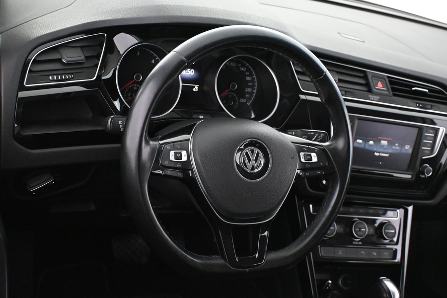 Volkswagen Touran vaihtoauto