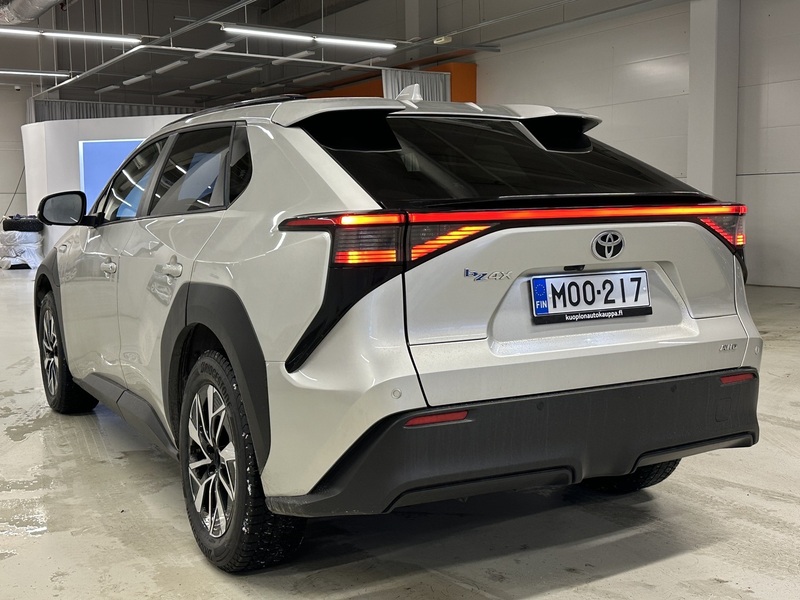 Toyota bZ4X vaihtoauto