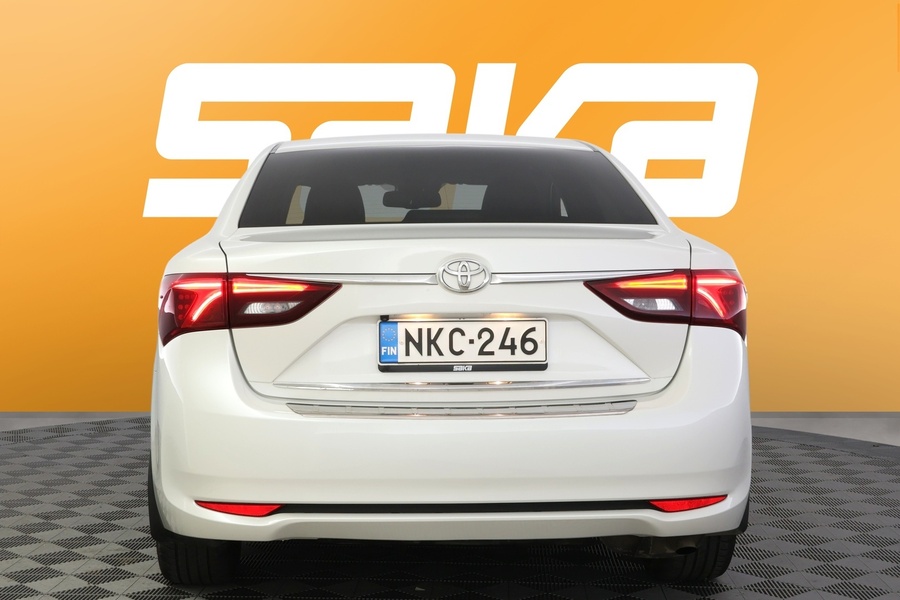 Toyota Avensis vaihtoauto