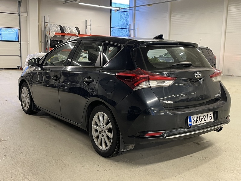Toyota Auris vaihtoauto