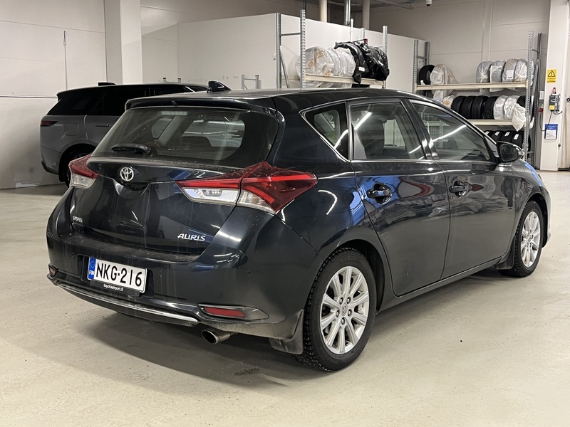 Toyota Auris vaihtoauto