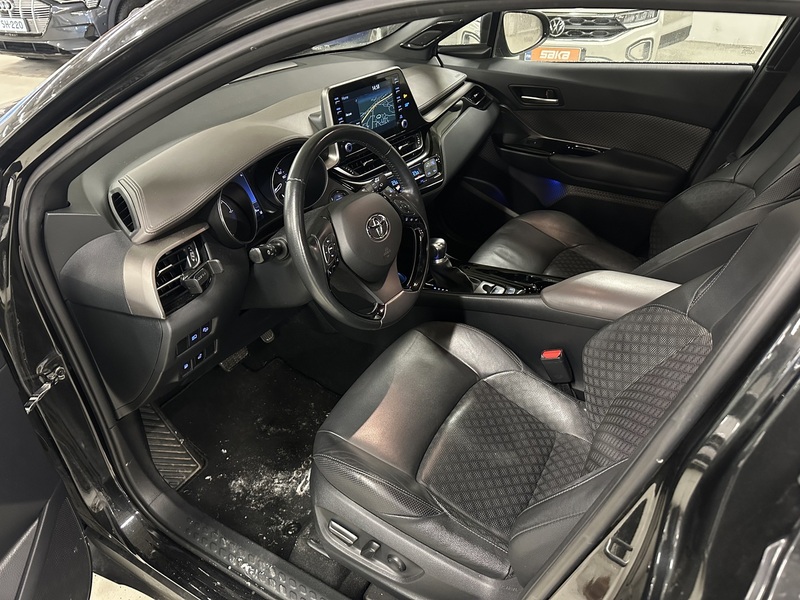 Toyota C-HR vaihtoauto