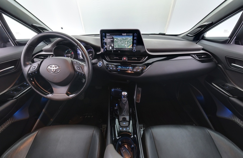 Toyota C-HR vaihtoauto