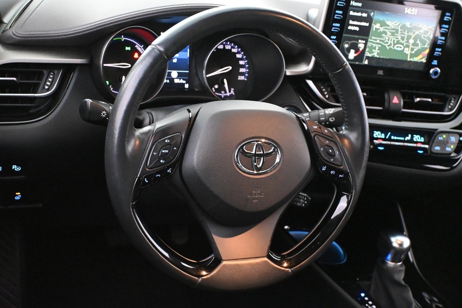 Toyota C-HR vaihtoauto