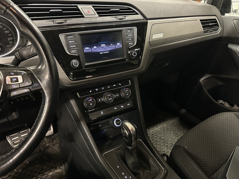 Volkswagen Touran vaihtoauto