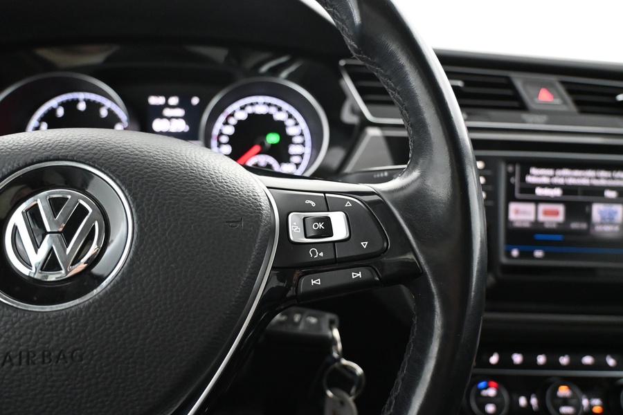 Volkswagen Touran vaihtoauto