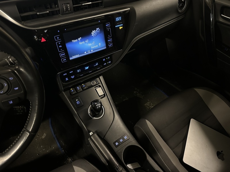 Toyota Auris vaihtoauto