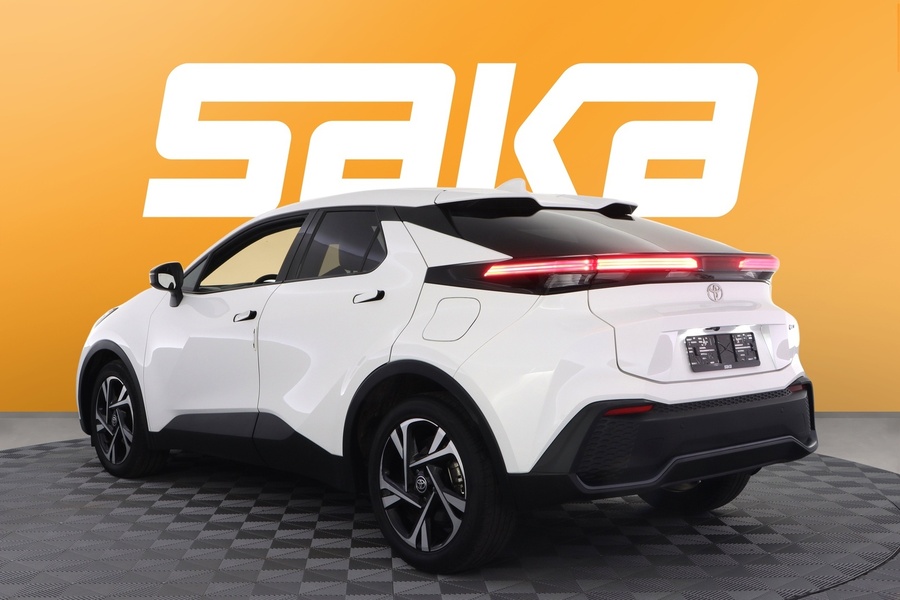 Toyota C-HR vaihtoauto