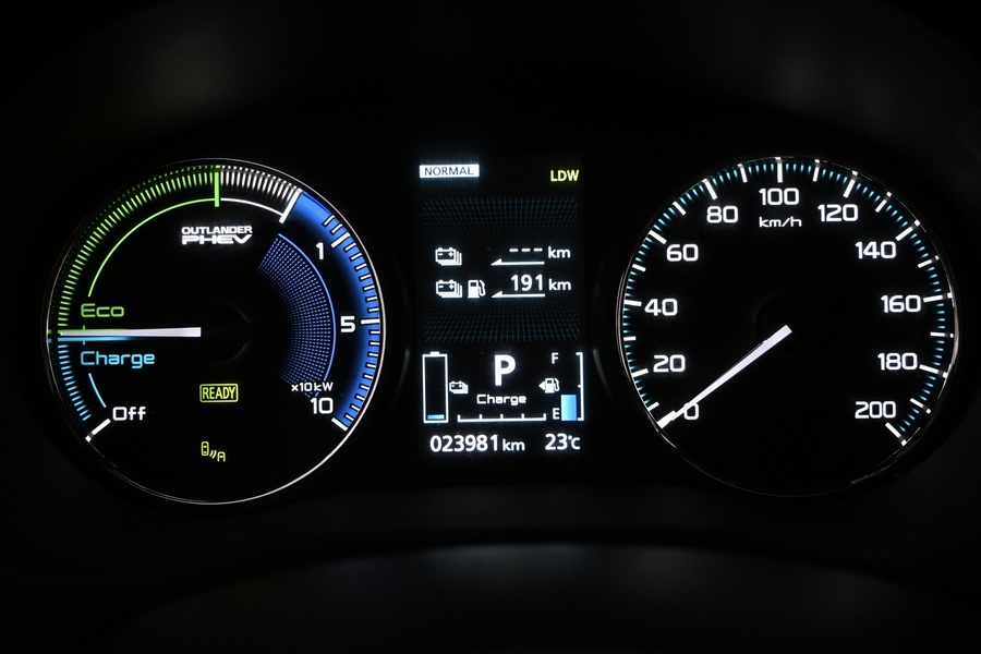 Mitsubishi Outlander PHEV vaihtoauto