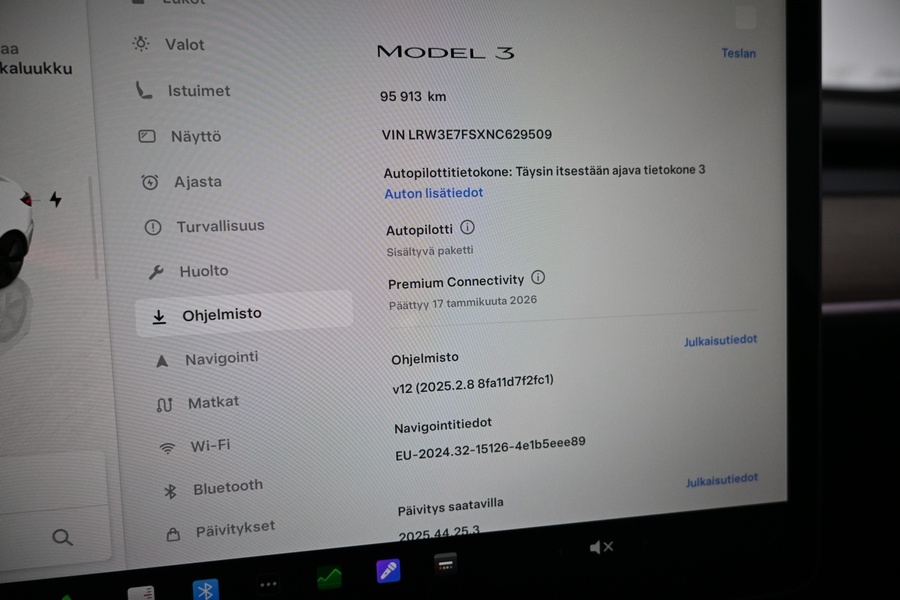 Tesla Model 3 vaihtoauto