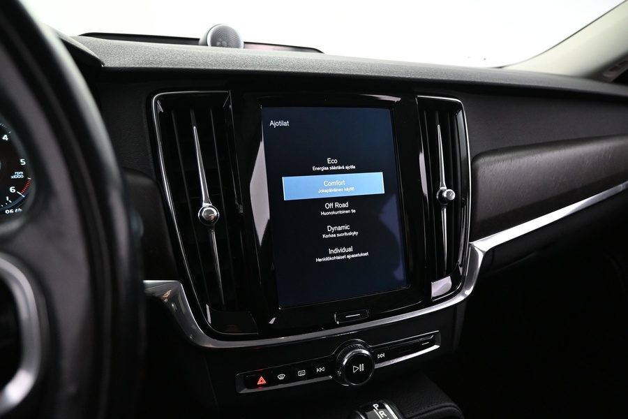 Volvo V90 Cross Country vaihtoauto