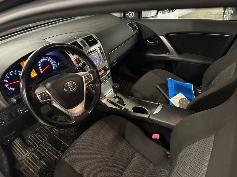 Toyota Avensis vaihtoauto