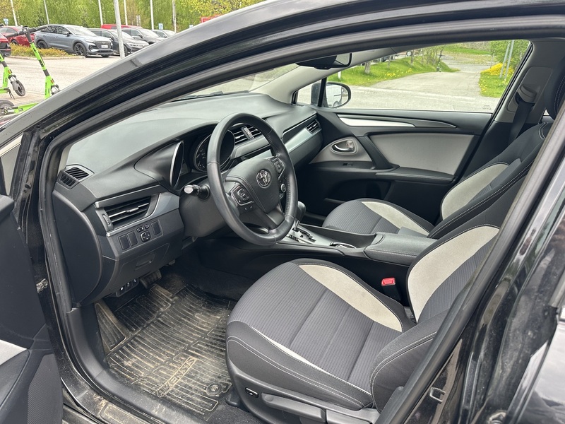 Toyota Avensis vaihtoauto