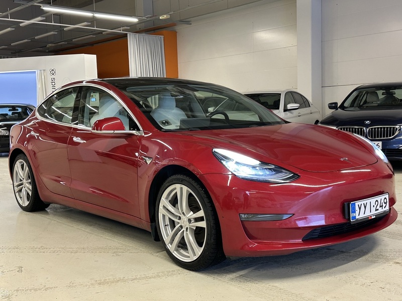 Tesla Model 3 vaihtoauto