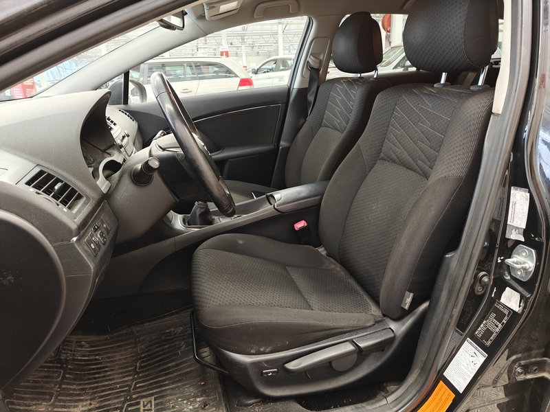 Toyota Avensis vaihtoauto