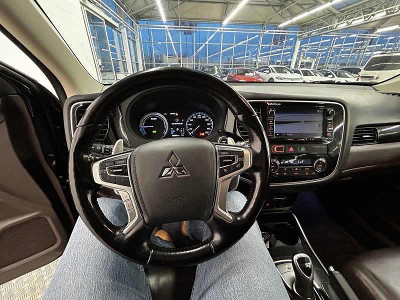 Mitsubishi Outlander PHEV vaihtoauto