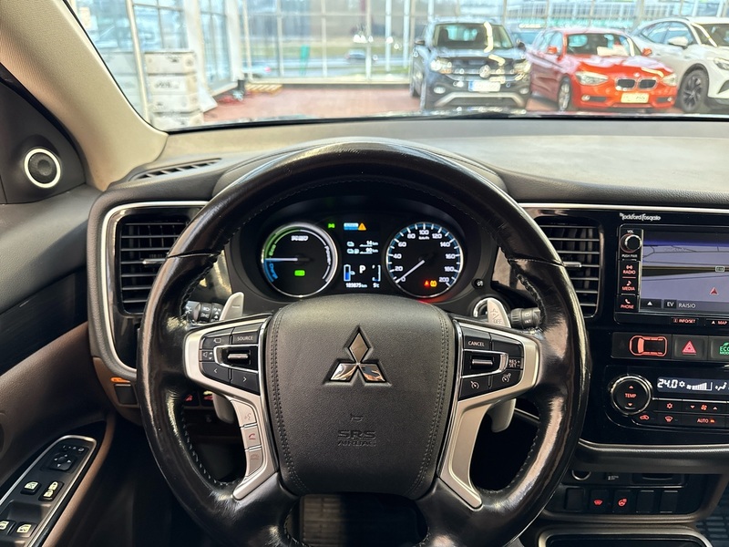 Mitsubishi Outlander PHEV vaihtoauto