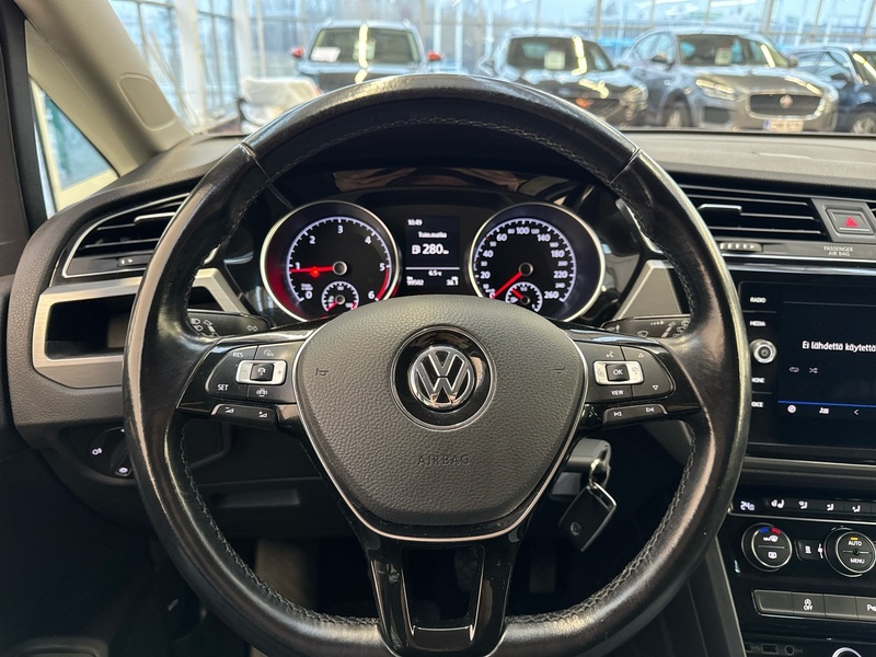 Volkswagen Touran vaihtoauto