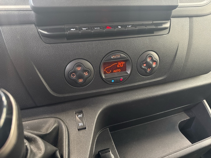 Nissan NV400 vaihtoauto