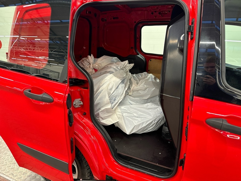 Ford Transit Courier vaihtoauto