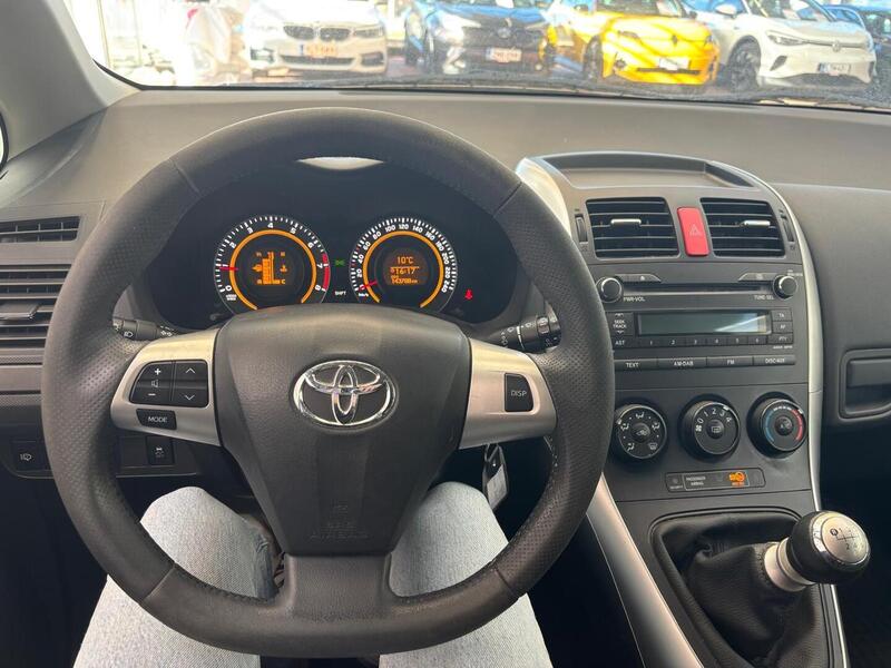 Toyota Auris vaihtoauto