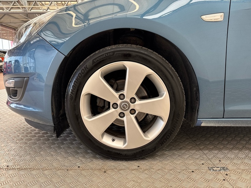 Opel Astra vaihtoauto