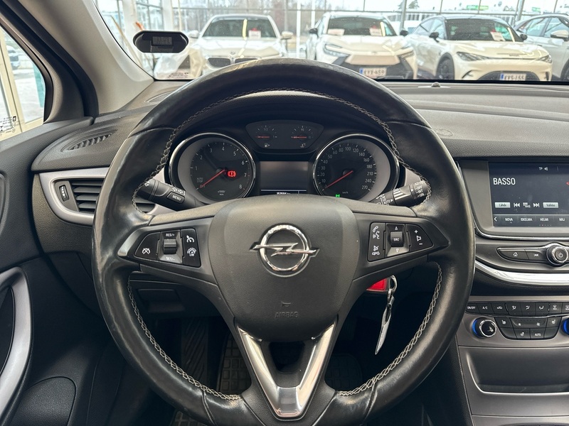 Opel Astra vaihtoauto