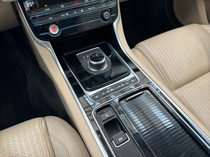 Jaguar XF vaihtoauto