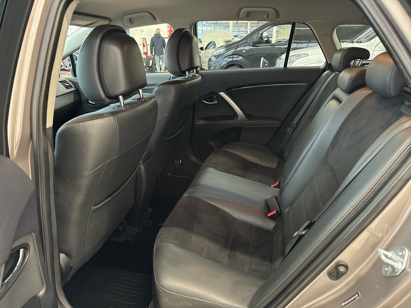 Toyota Avensis vaihtoauto