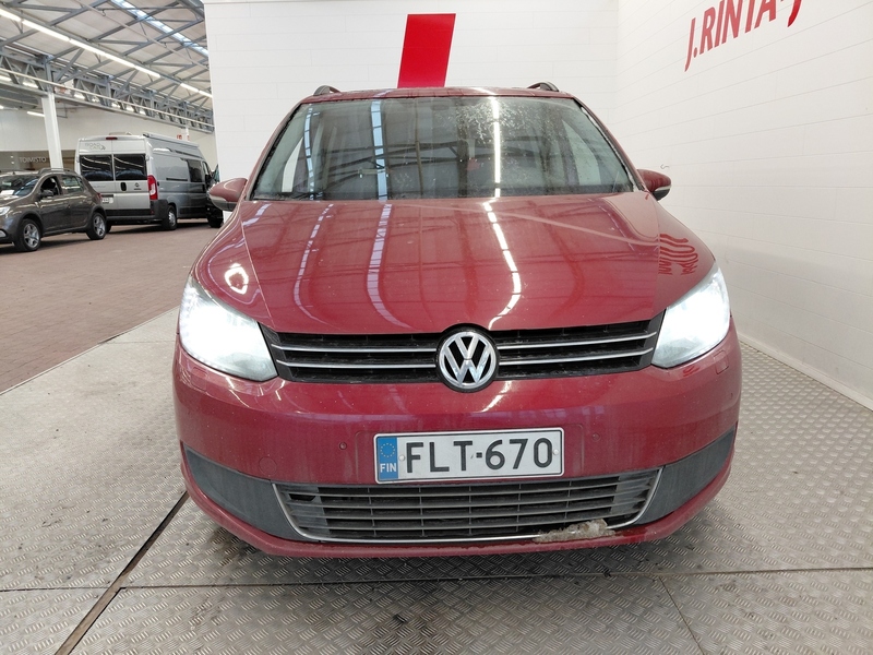 Volkswagen Touran vaihtoauto