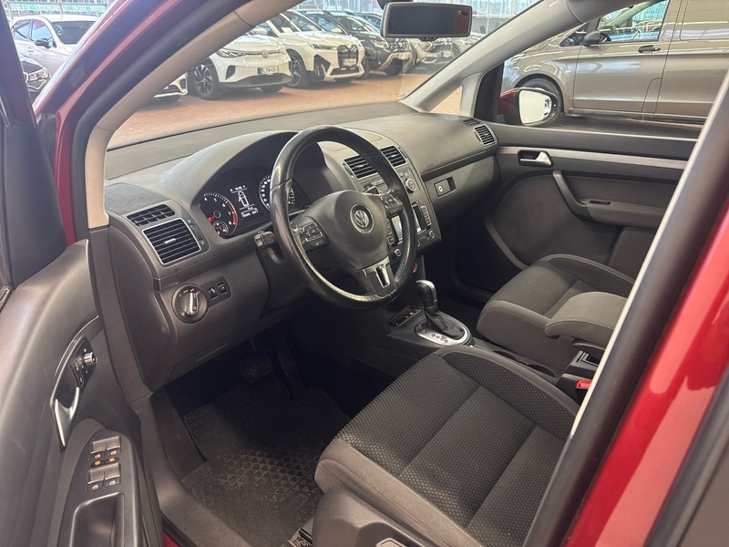 Volkswagen Touran vaihtoauto