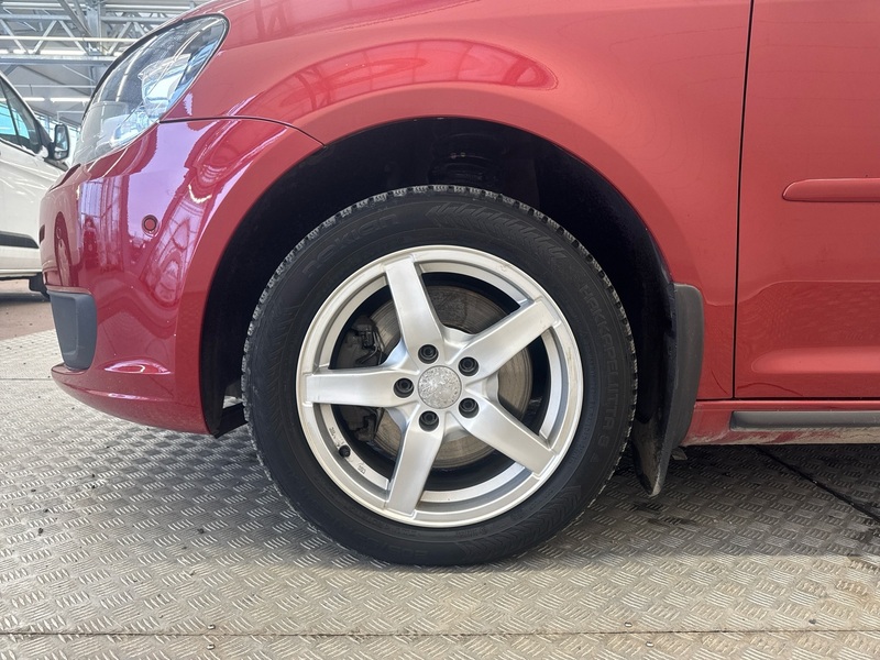 Volkswagen Touran vaihtoauto